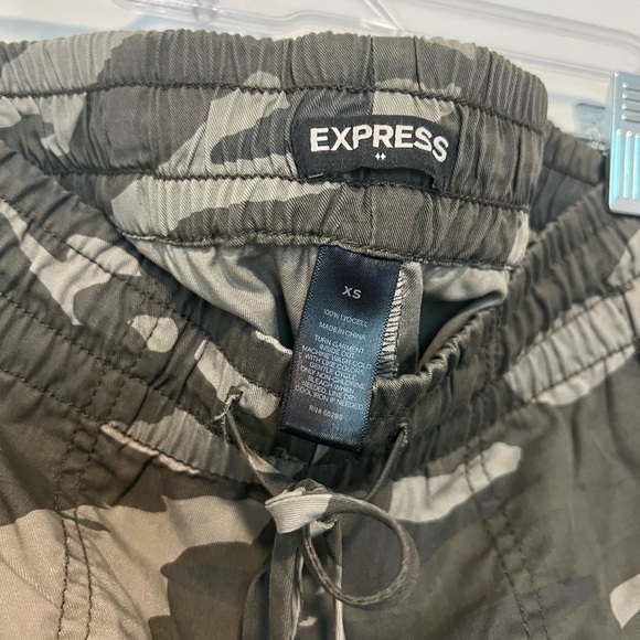 Express Camouflage Shorts - Picture 4 of 4